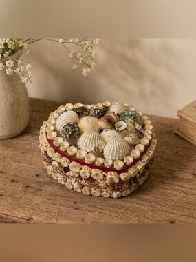 Heart-Shaped Seashell trinket box Vintage Heritage keepsake decor beach cottage